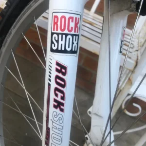 Specialized Hardrock retro mountain bike with Rock Shox suspension - Image 2