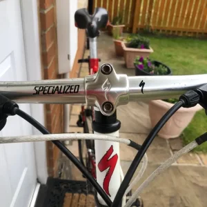 Specialized Hardrock retro mountain bike with Rock Shox suspension - Image 3