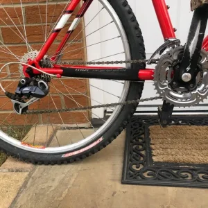 Specialized Hardrock retro mountain bike with Rock Shox suspension - Image 6