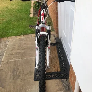 Specialized Hardrock retro mountain bike with Rock Shox suspension - Image 7