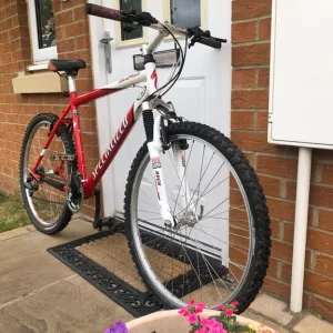 Specialized Hardrock retro mountain bike with Rock Shox suspension - Image 8
