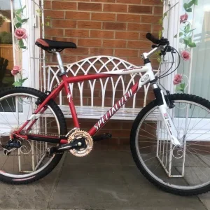 Specialized Hardrock retro mountain bike with Rock Shox suspension