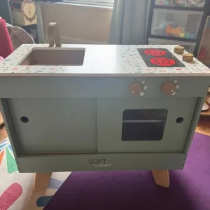 Kid's Play Kitchen