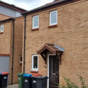 2 Bed Semi-Detached House with Garden and Parking
