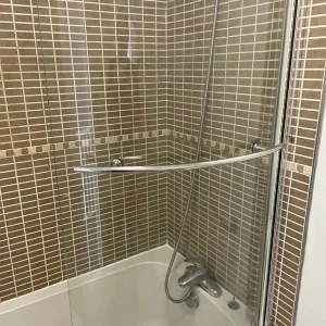 P shaped bath with glass curved shower screen - Image 4