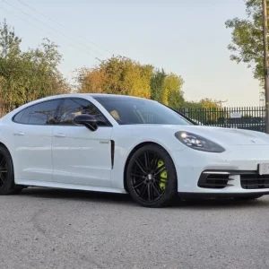 2017 Porsche Panamera 2.9 V6 E-Hybrid 4-door 5-seater plug-in hybrid