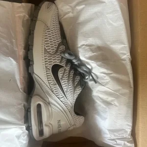 SIZE 5 Air Max Torch 4