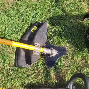 Mc Cullock petrol strimmer with brush cutter, hedge cutter and rotavator - Image 5