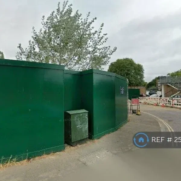 1 bedroom in Ashburnham Road, TW10