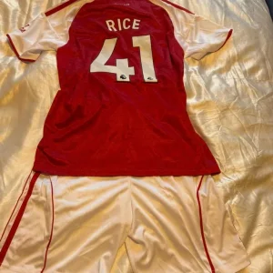 Arsenal 25/26 size 26 football kit for 10-11 year old - Image 5