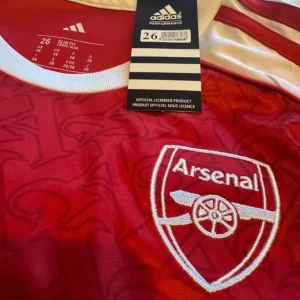 Arsenal 25/26 size 26 football kit for 10-11 year old - Image 8