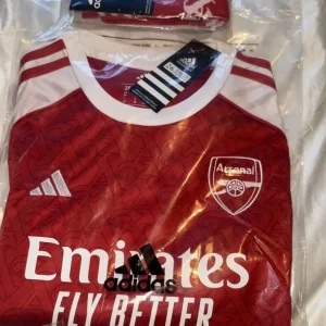 Arsenal 25/26 size 26 football kit for 10-11 year old