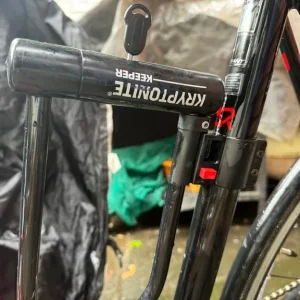 Giant FCR 330 Road Bike – Medium Frame - Image 4