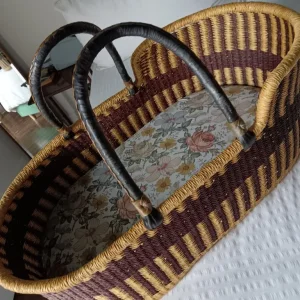 Seagrass rattan moses basket with vintage floral sheet - Image 2