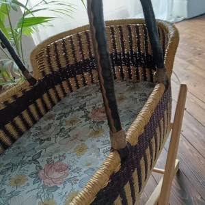 Seagrass rattan moses basket with vintage floral sheet - Image 4