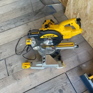 Dewalt Mitre saw and stand - Image 2