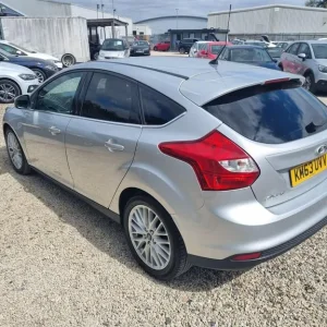 2013 Ford Focus 1.6 TDCi Zetec Euro 5 5-door hatchback diesel manual - Image 4