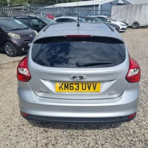 2013 Ford Focus 1.6 TDCi Zetec Euro 5 5-door hatchback diesel manual - Image 5