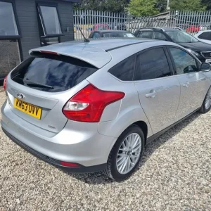 2013 Ford Focus 1.6 TDCi Zetec Euro 5 5-door hatchback diesel manual - Image 6
