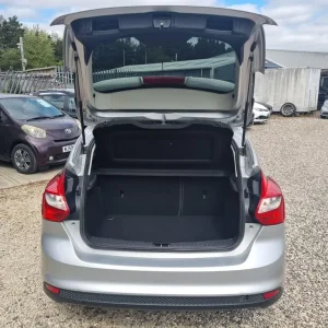 2013 Ford Focus 1.6 TDCi Zetec Euro 5 5-door hatchback diesel manual - Image 8