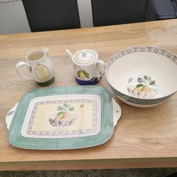 Wedgewood Sarahs Garden Tea Pot and Jug Set