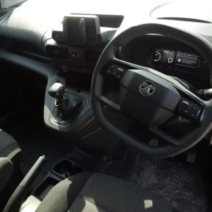 2024 Vauxhall Combo 2300 Prime Turbo Diesel Van with Side and Rear Damage - Image 8