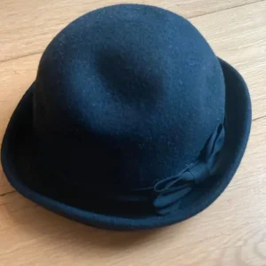 100% wool girls hat size 4/6 years