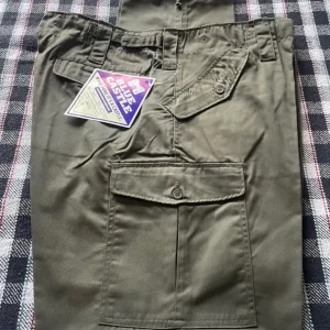 Men’s khaki cargo trousers - W44