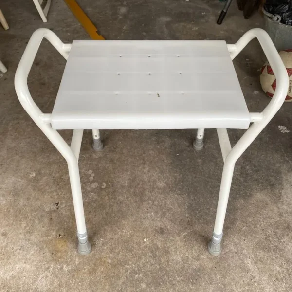 Safety stool with arms