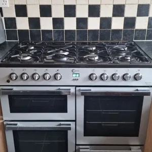 Dual gas cooker with 7 burners