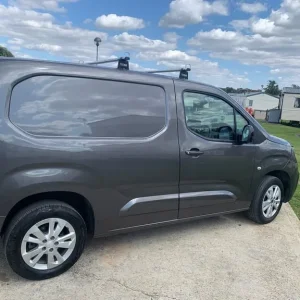Peugeot Partner Panel Van 2021 Manual 1499cc - Image 2