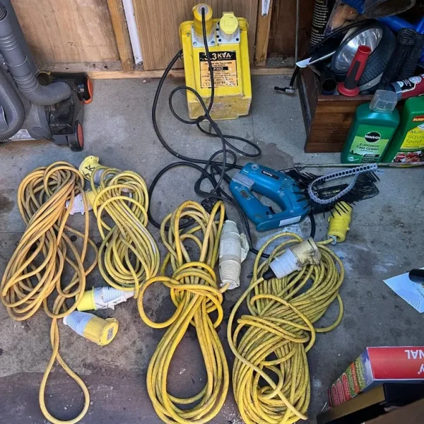 MAKITA COLATED SCREW GUN 3.3KVA TRANSFORMER AND 4 LEADS