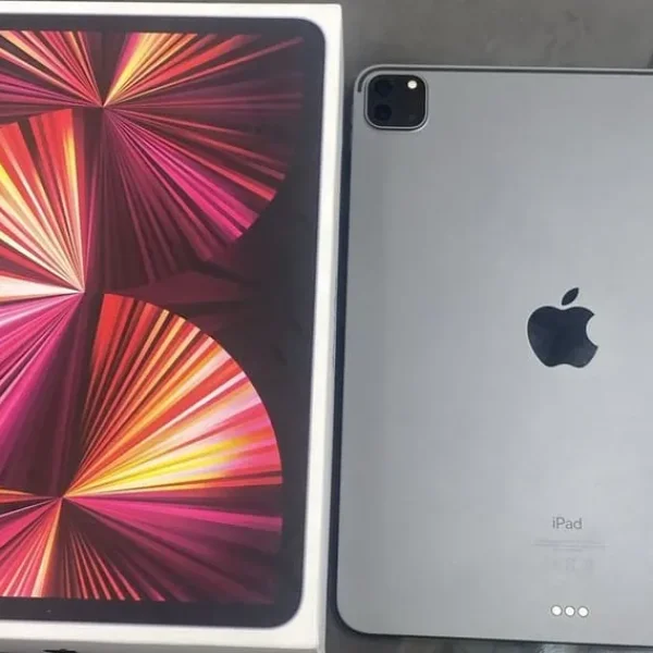 iPad Pro 11 inch 3rd Gen 128GB Wi-Fi Unlocked