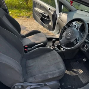 2011 Vauxhall Corsa 1.2 16v 3-door hatchback - Image 7