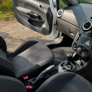 2011 Vauxhall Corsa 1.2 16v 3-door hatchback - Image 8