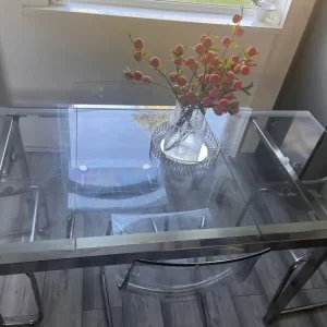 Extendable dining table and chairs - Image 5