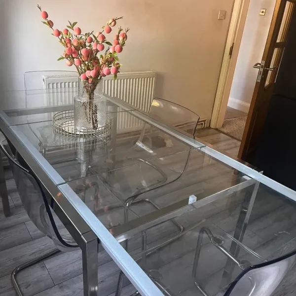 Extendable dining table and chairs