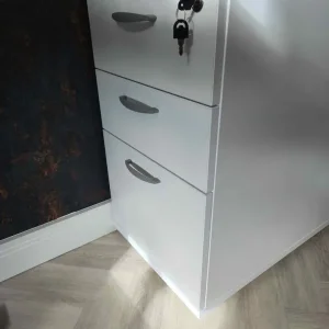 3-draw solid office cabinet with lock - Image 2