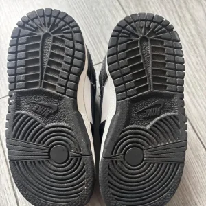 Toddler Nike Dunk Low Panda Trainers - Image 4