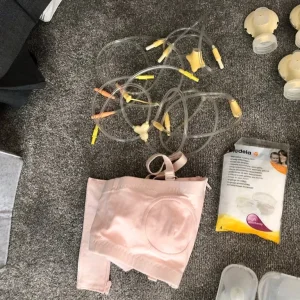 Medela Freestyle pumps and bits - Image 3