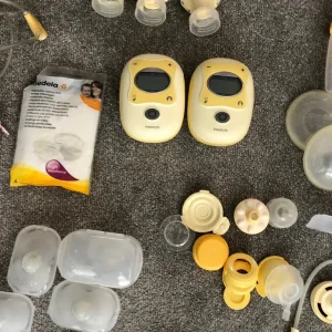 Medela Freestyle pumps and bits - Image 4