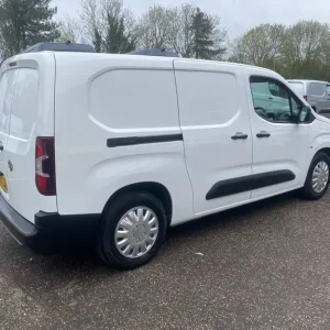 2022 Vauxhall E-Combo LWB Dynamic 100KW 50KWH with Air Con - Image 3