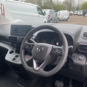 2022 Vauxhall E-Combo LWB Dynamic 100KW 50KWH with Air Con - Image 4