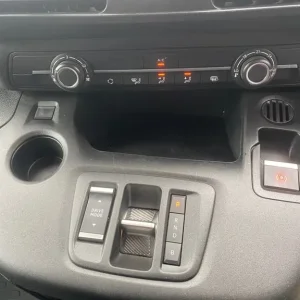 2022 Vauxhall E-Combo LWB Dynamic 100KW 50KWH with Air Con - Image 5