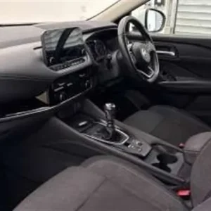 2022 Nissan Qashqai 1.3 DIG-T Mild Hybrid 5-door Hatchback - Image 2
