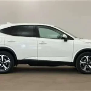 2022 Nissan Qashqai 1.3 DIG-T Mild Hybrid 5-door Hatchback - Image 4
