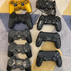 Job lot PlayStation 4 controllers - Image 5