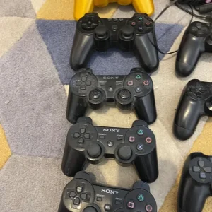 Job lot PlayStation 4 controllers - Image 7