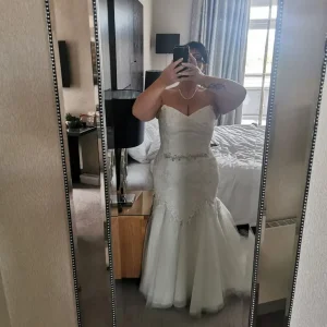 Fishtail wedding dress - Image 5