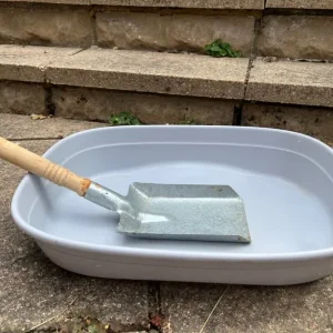Cat litter tray and scoop - Image 2